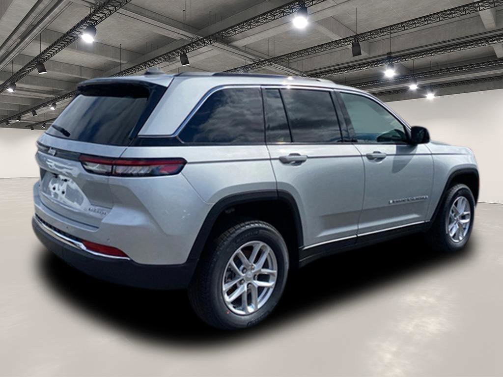 2025 Jeep Grand Cherokee Laredo X photo 4