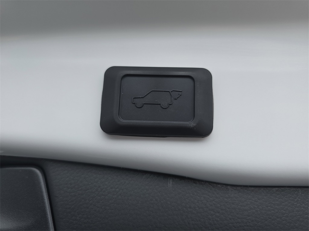 2025 Toyota RAV4 XLE Premium photo 12
