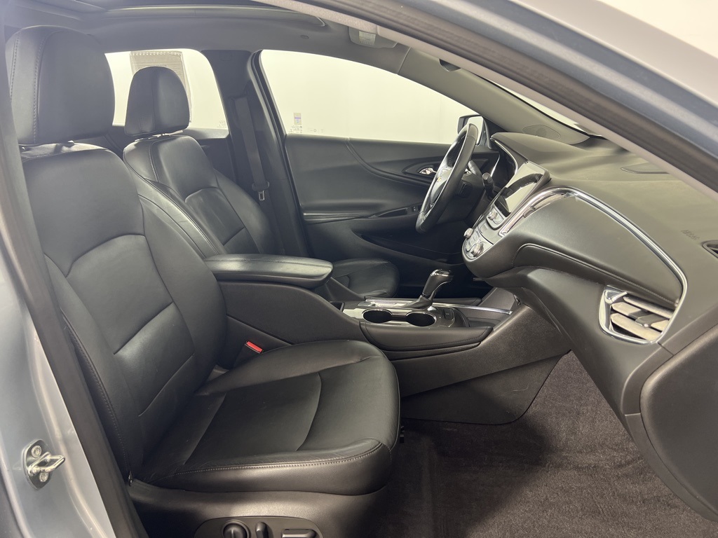 2017 Chevrolet Malibu 1LT photo 19