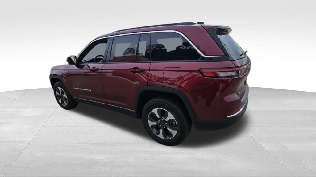 2024 Jeep Cherokee Limited 4xe photo 3