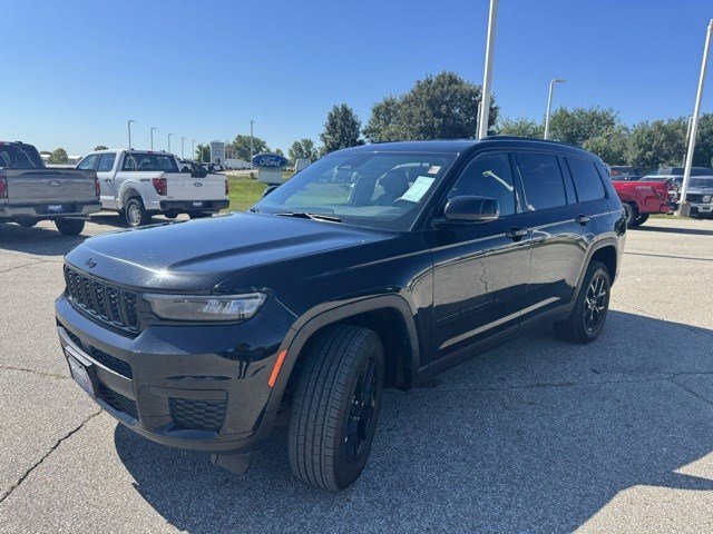 2024 Jeep Grand Cherokee Altitude photo 2