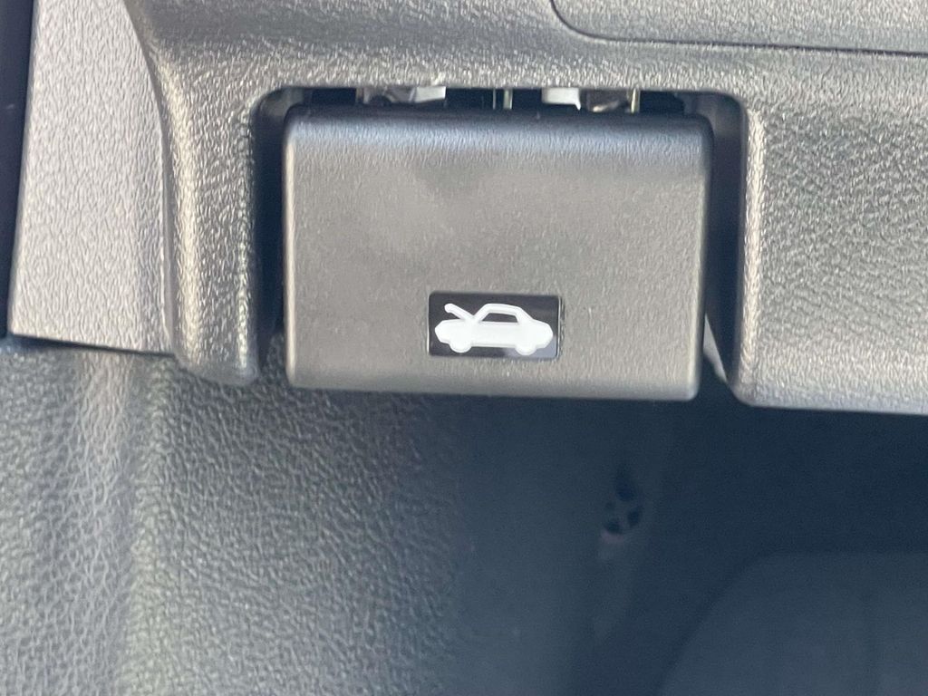 2026 Nissan Kicks SV photo 15