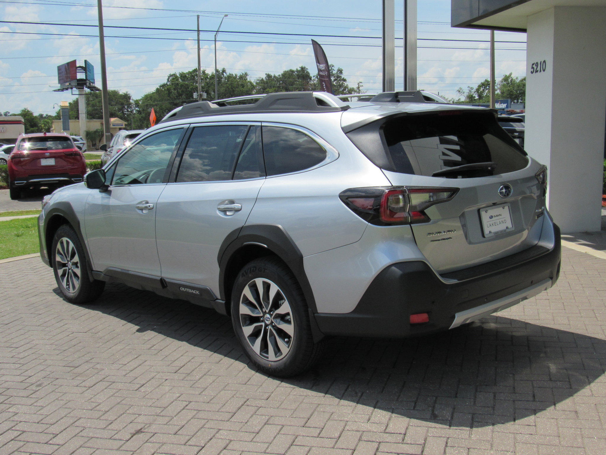 2025 Subaru Outback Touring XT photo 4