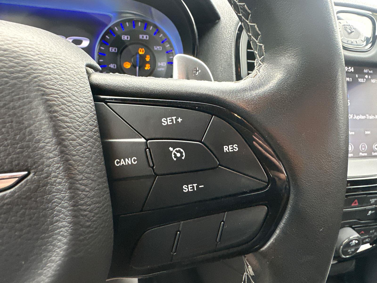 2020 Chrysler 300 photo 9