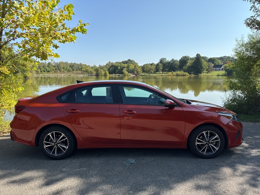 2023 Kia Forte LXS photo 2