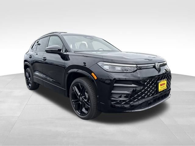 2025 Volkswagen Tiguan SE R-LINE BLACK's photo