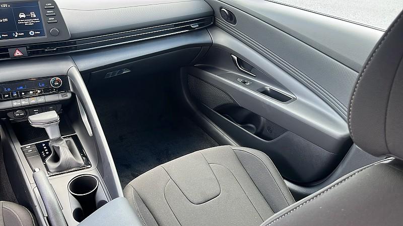 2025 Hyundai Elantra SEL Sport photo 50
