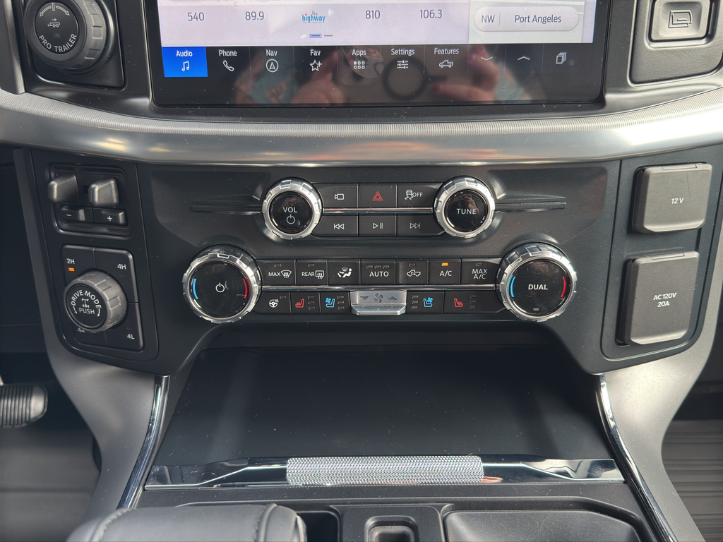 2025 Ford F-150 Lariat photo 17