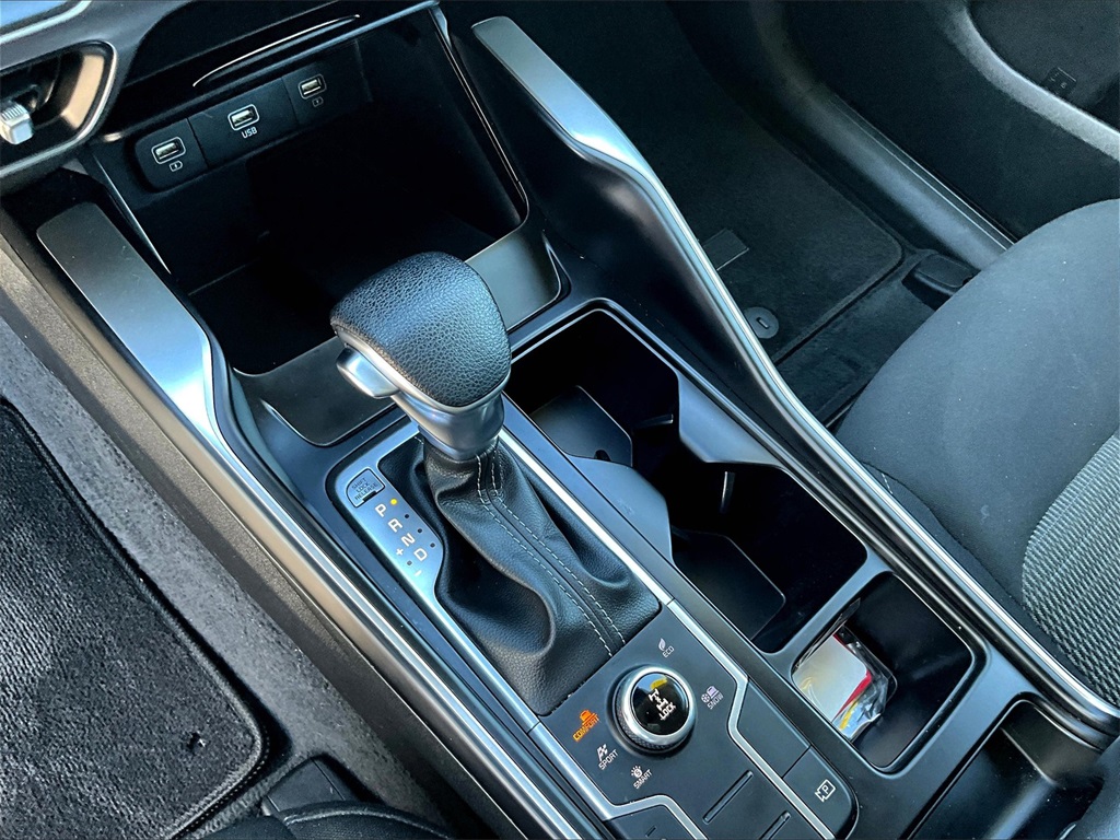 2022 Kia Sorento LX photo 21