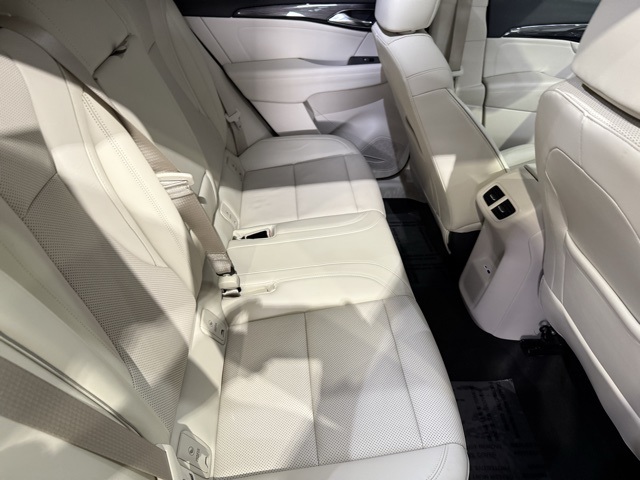2023 Buick Envision Essence photo 2