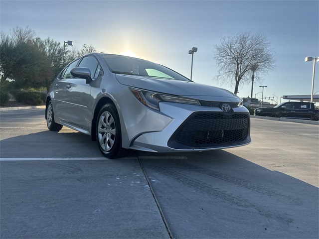 2020 Toyota Corolla LE photo 3