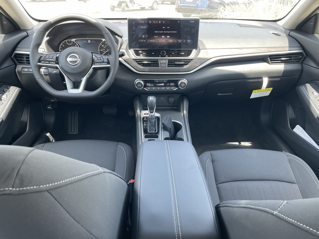 2025 Nissan Altima SV photo 14