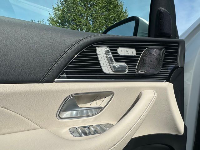 2026 Mercedes Benz GLS 450 4MATIC photo 13