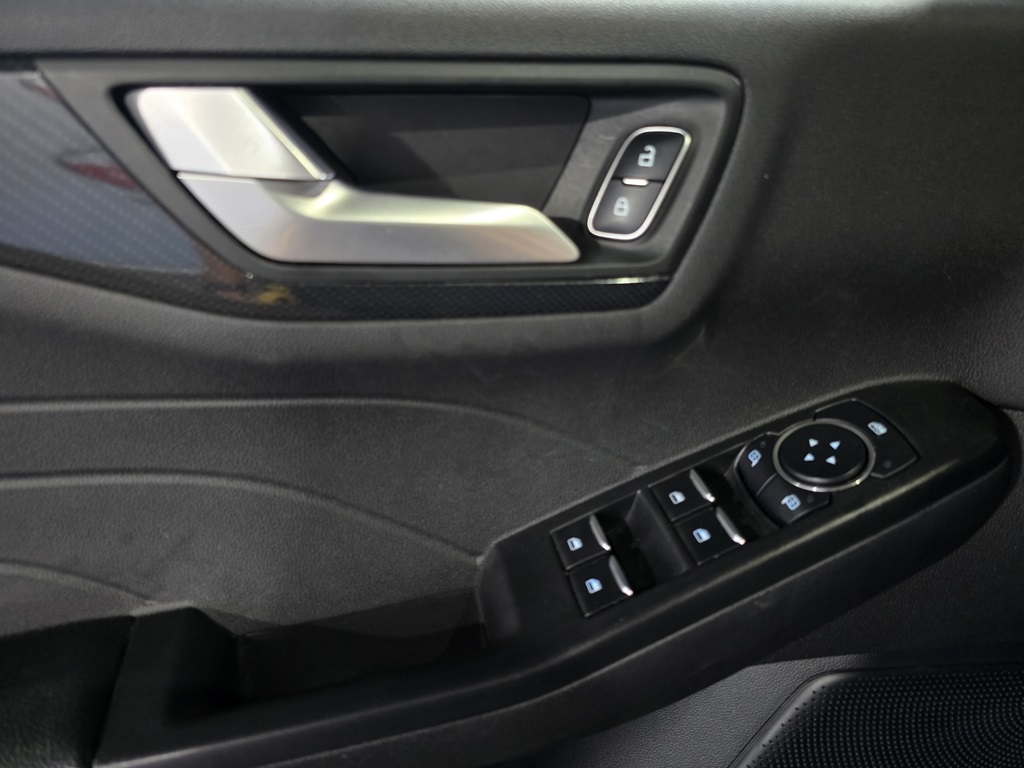 2023 Ford Escape Hybrid ST-Line photo 13