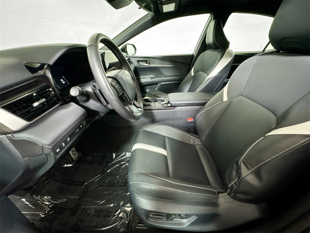 2025 Toyota Camry SE photo 6