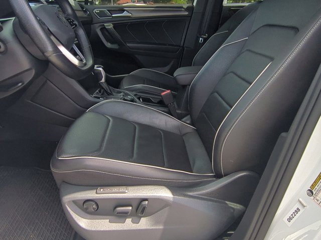 2023 Volkswagen Tiguan SEL R-Line Black photo 10