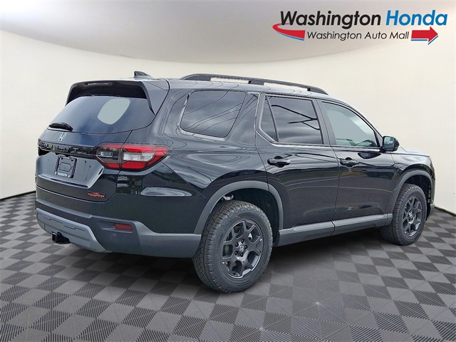 2025 Honda Pilot TrailSport photo 2