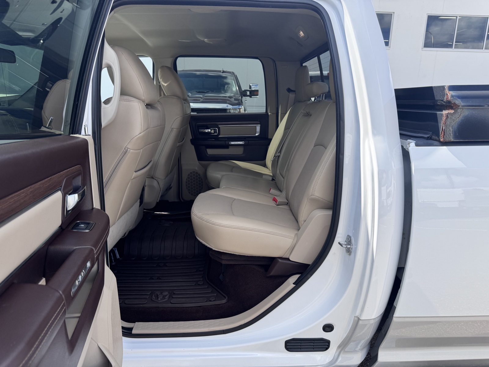 2017 Ram 3500 Laramie photo 15