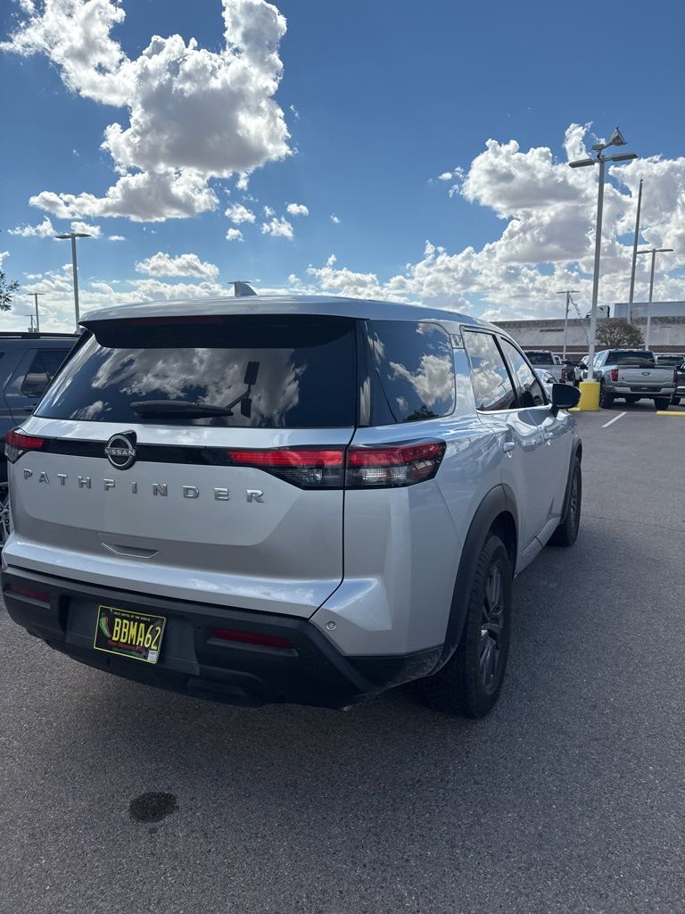 2022 Nissan Pathfinder S photo 27