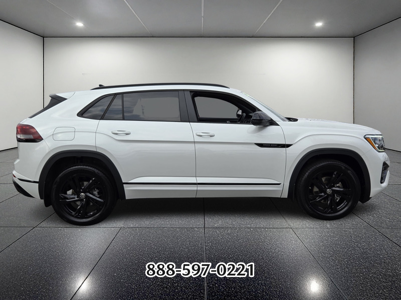 2025 Volkswagen Atlas Cross Sport SEL R-Line photo 2