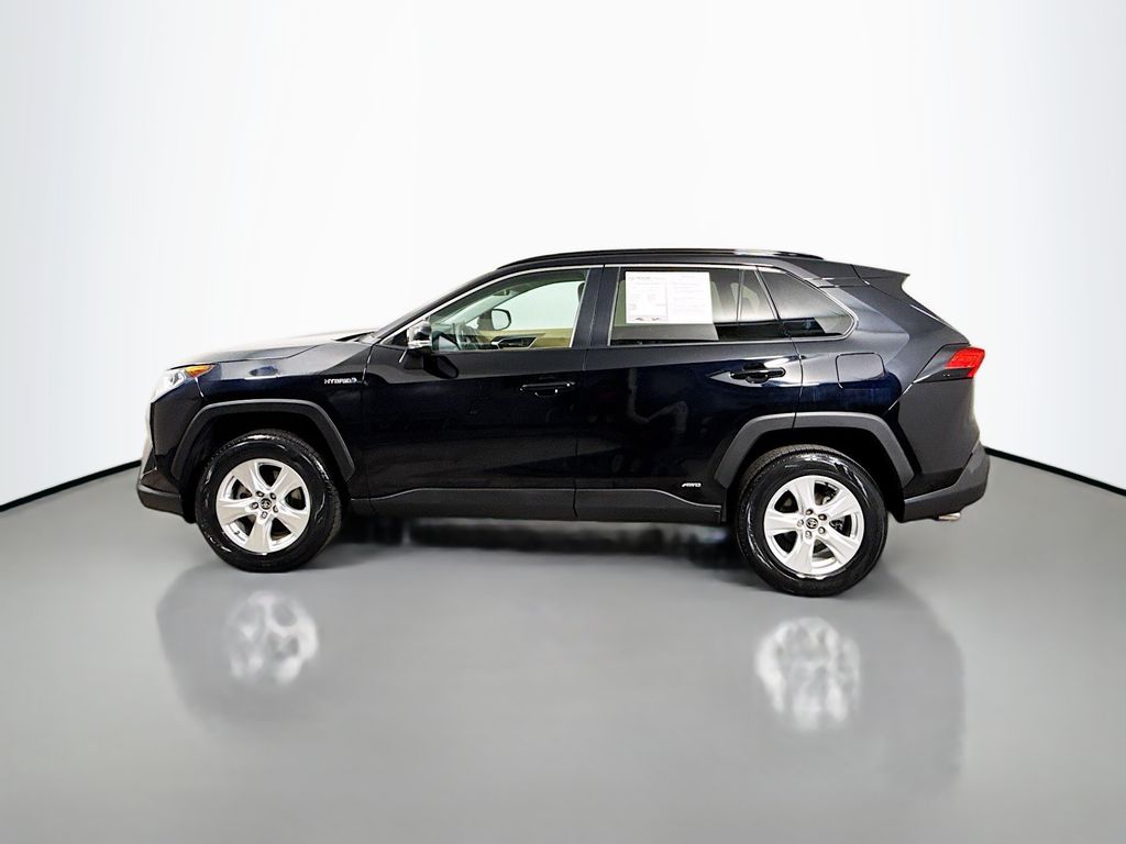 2021 Toyota RAV4 Hybrid XLE photo 3