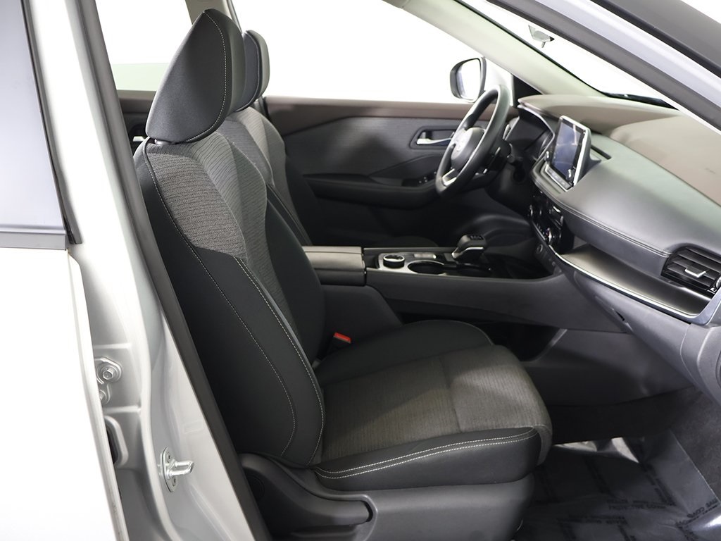 2022 Nissan Rogue SV photo 27