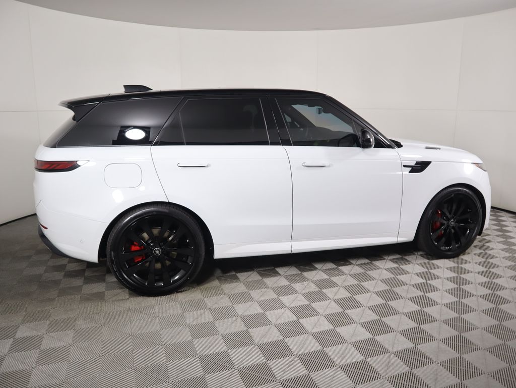 2025 Land Rover Range Rover Sport SE photo 4