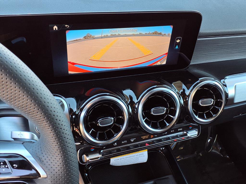 2026 Mercedes Benz GLB 250 photo 4