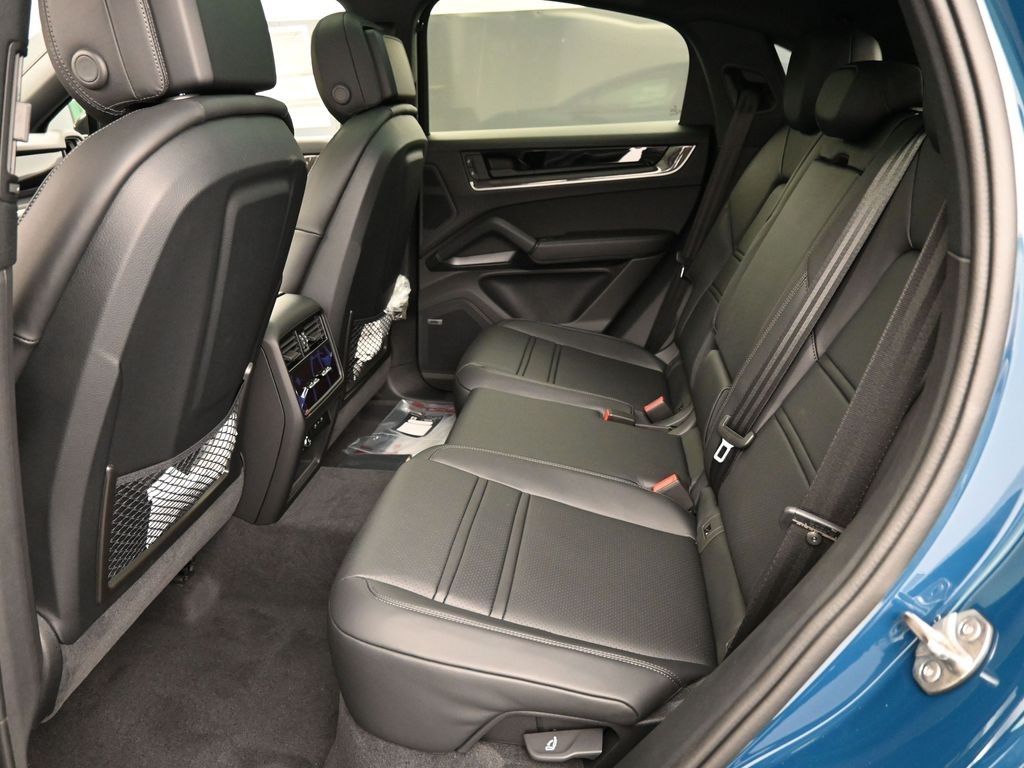 2026 Porsche Cayenne Coupe photo 6