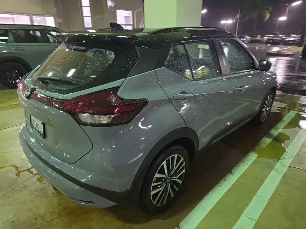2023 Nissan Kicks SR photo 3