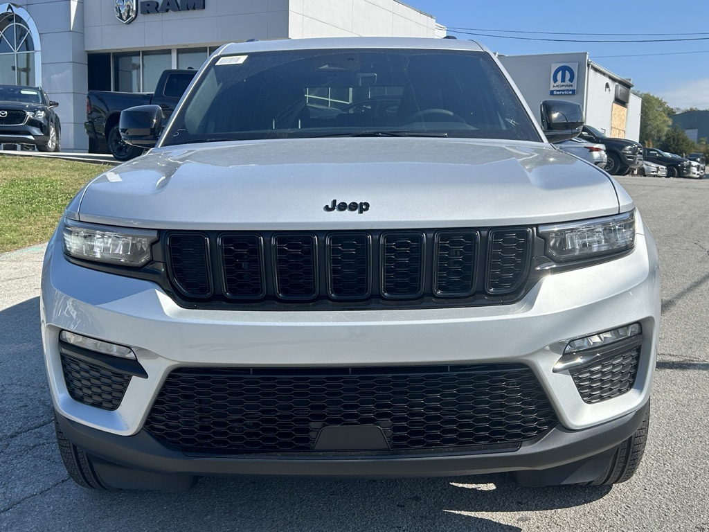 2025 Jeep Grand Cherokee Limited photo 3