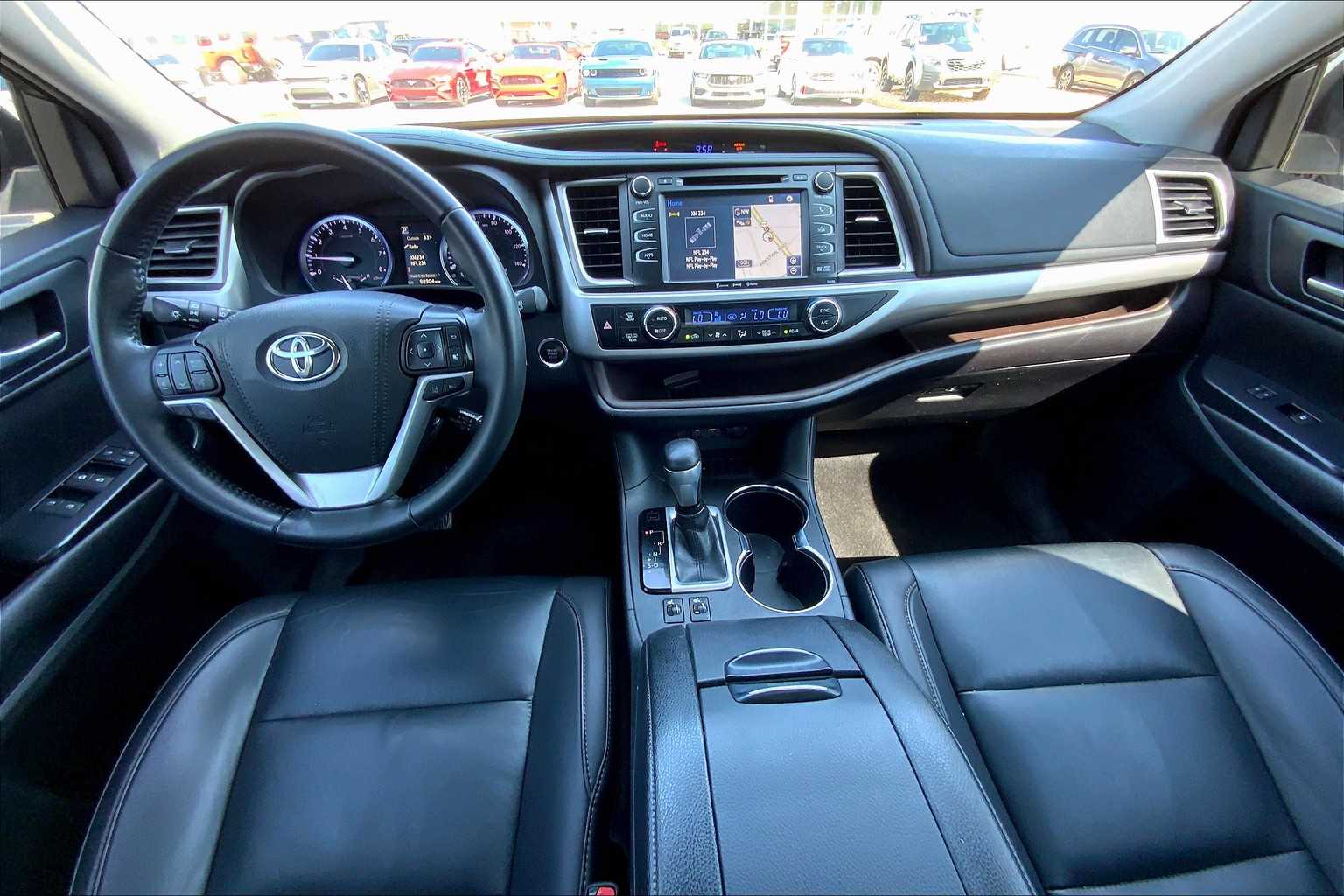 2019 Toyota Highlander XLE photo 12