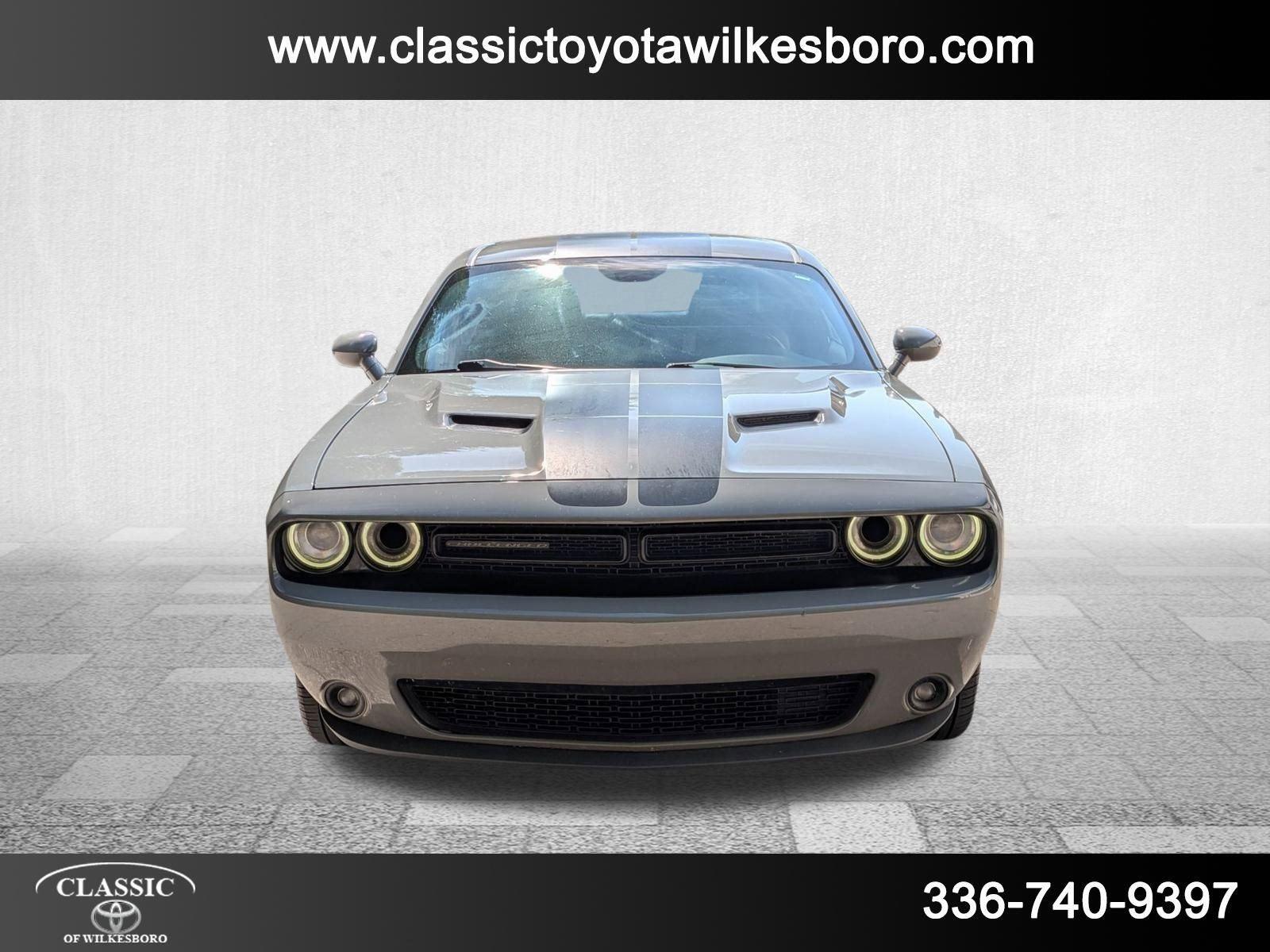 2017 Dodge Challenger SXT Plus photo 2