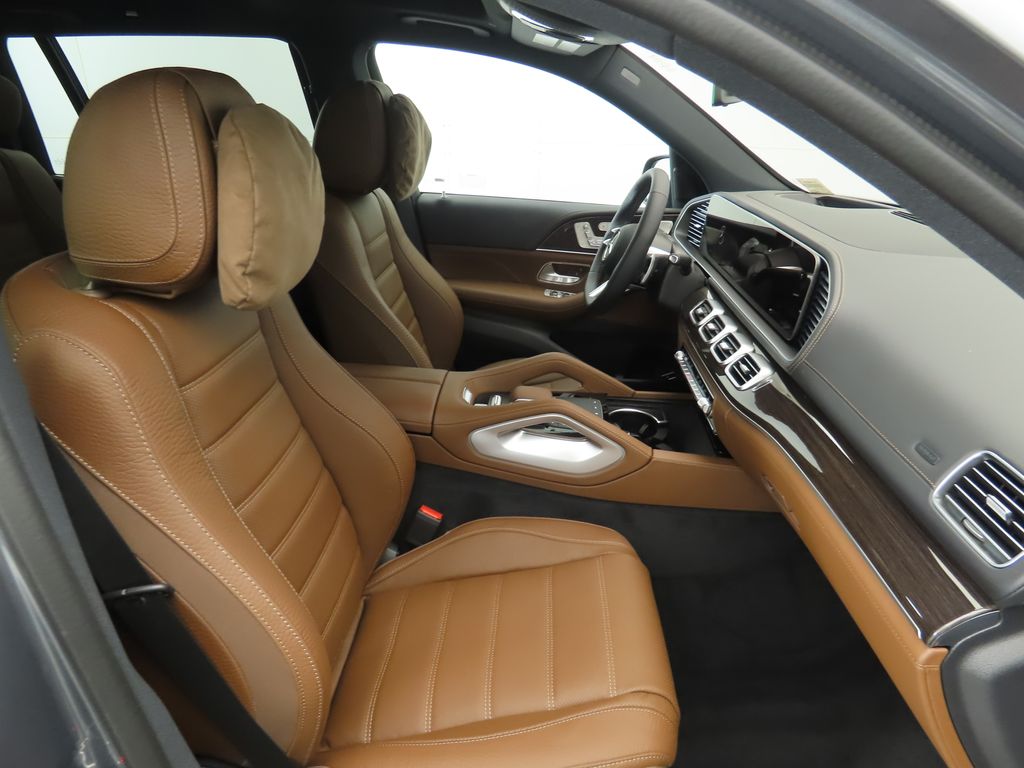 2026 Mercedes Benz GLS 580 4MATIC photo 21