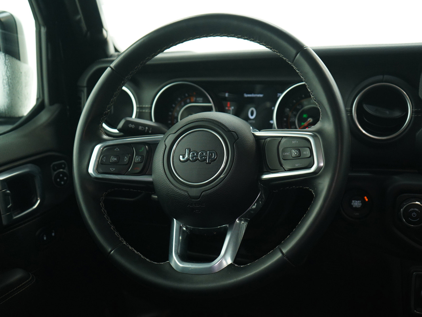 2021 Jeep Wrangler Unlimited Sahara photo 13