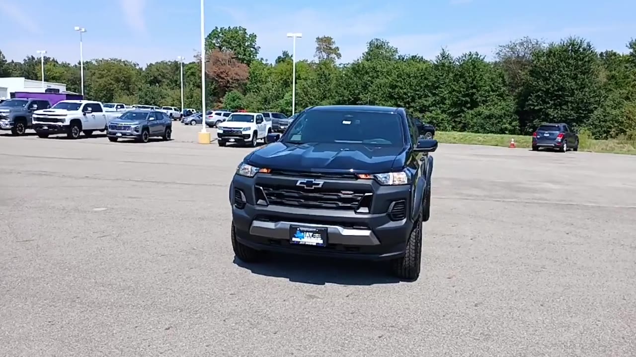 2026 Chevrolet Colorado Trail Boss photo 2