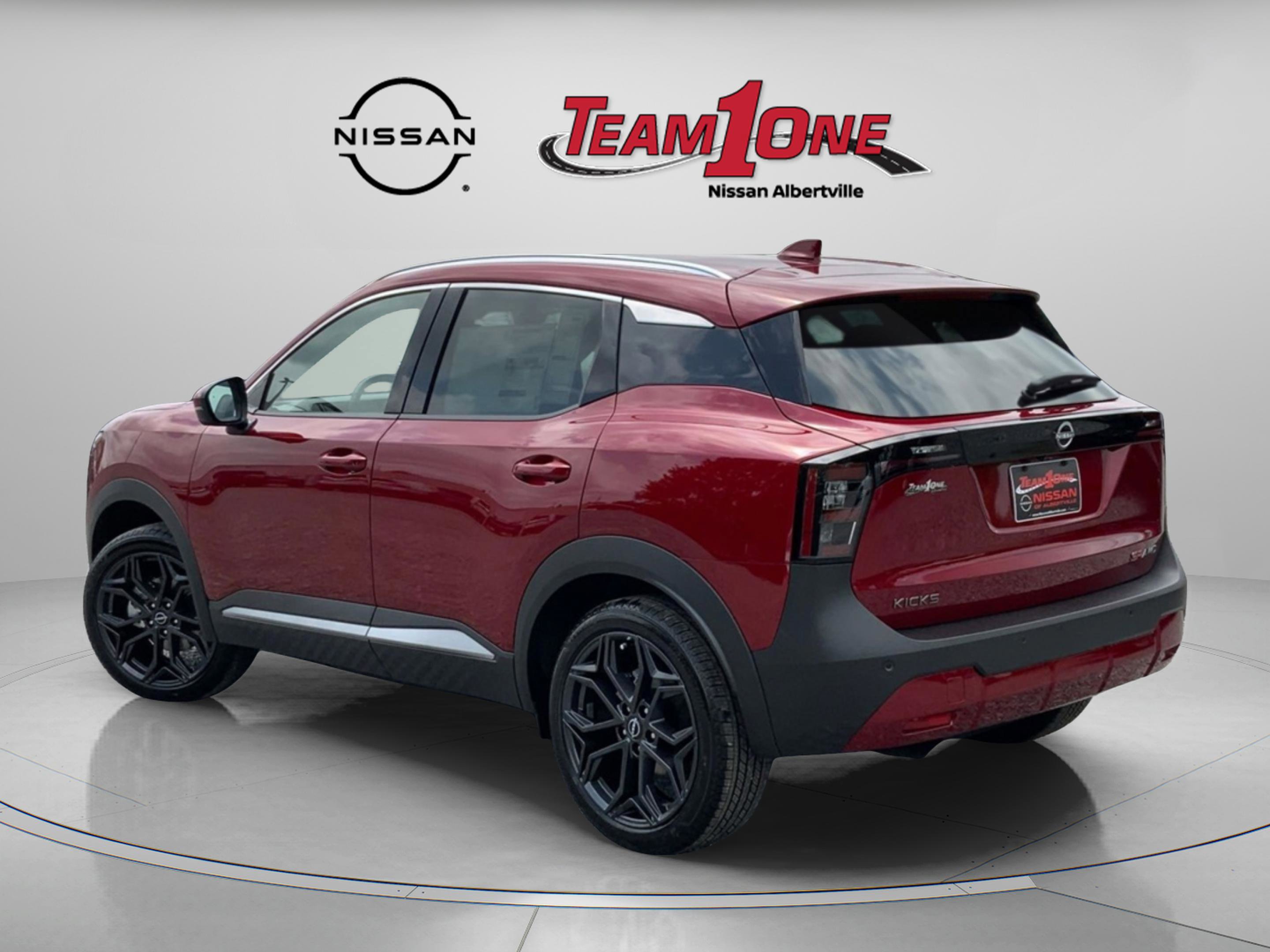 2025 Nissan Kicks SR photo 2