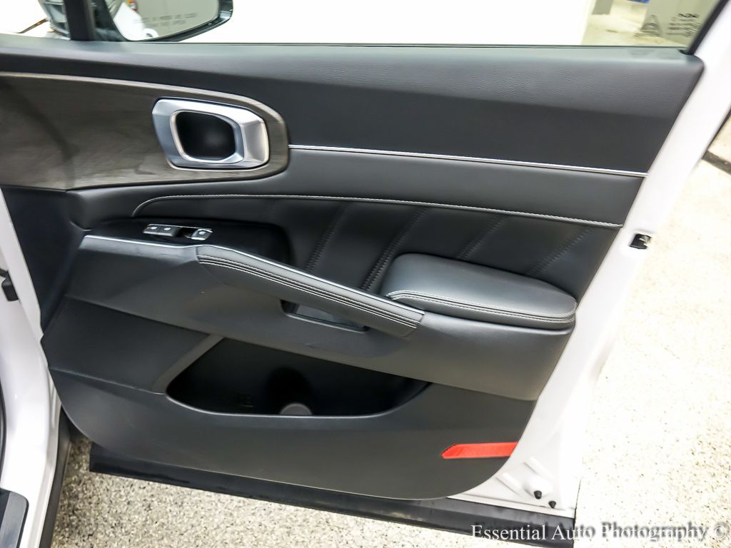 2025 KIA SORENTO - Image 27