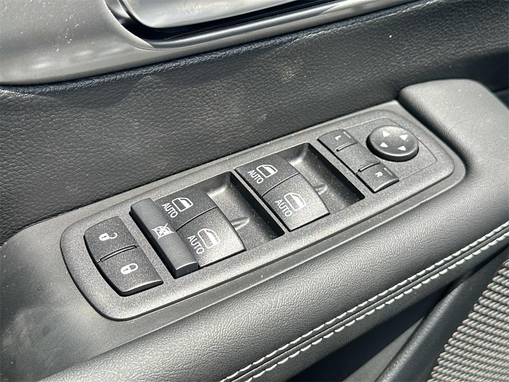 2025 Chrysler Pacifica photo 28
