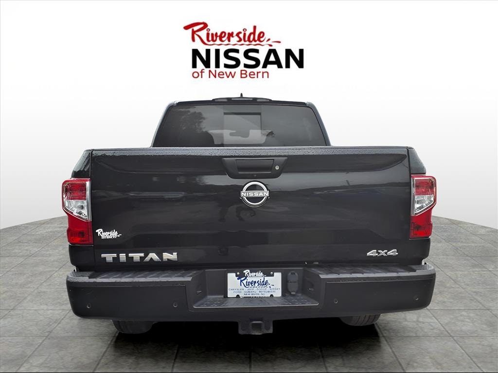 2023 Nissan Titan S photo 2