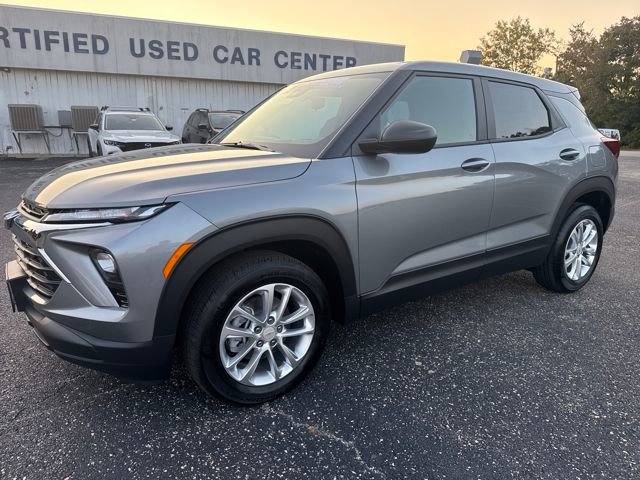 2026 Chevrolet Trailblazer LS photo 2