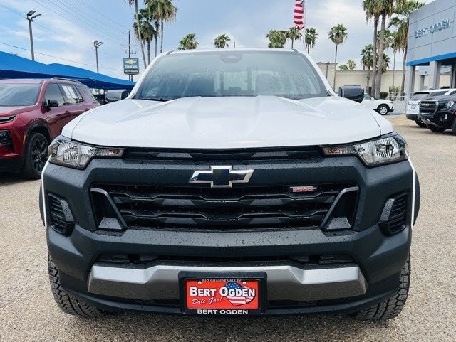 2025 Chevrolet Colorado Trail Boss photo 2