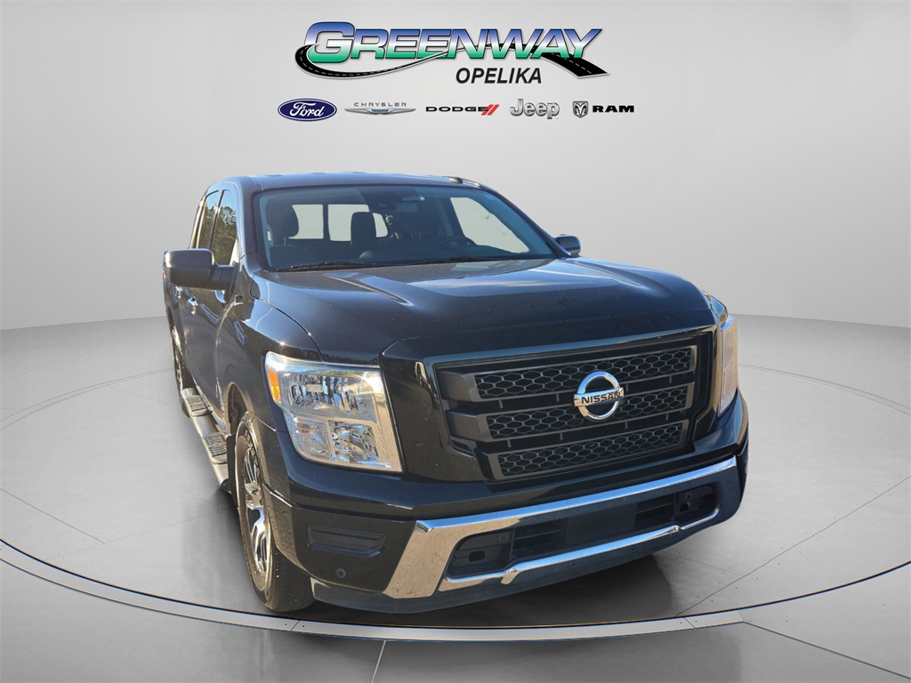 2021 Nissan Titan SV's photo