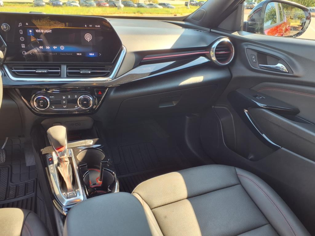 2025 Chevrolet Trax photo 13