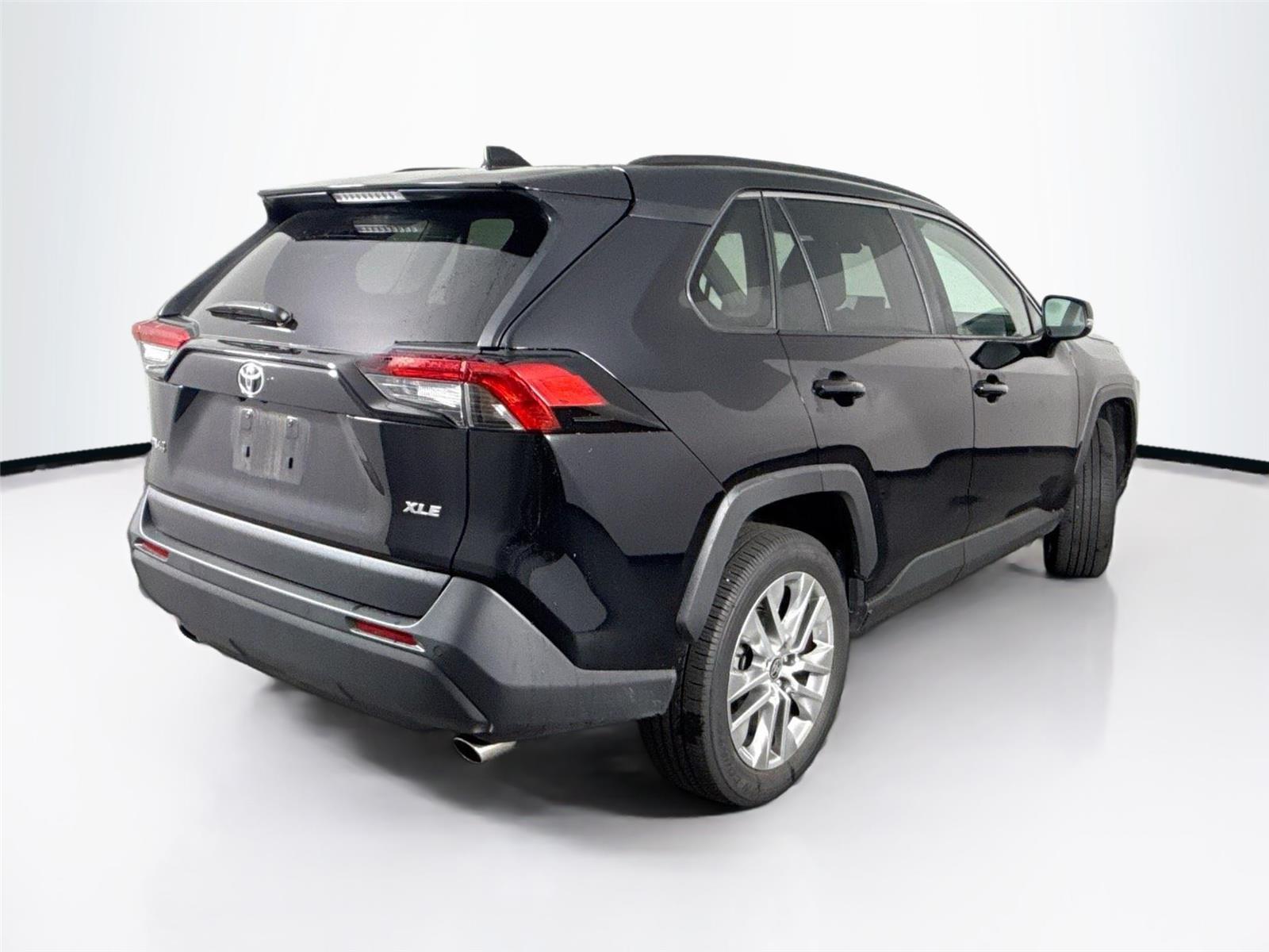 2024 Toyota RAV4 XLE Premium photo 6