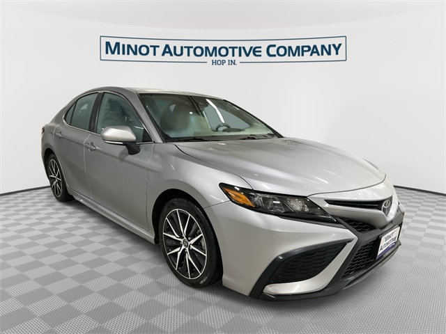 2023 Toyota Camry SE's photo