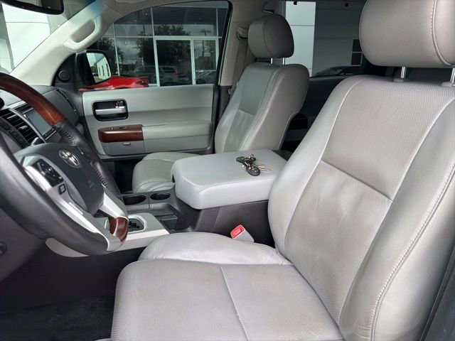 2016 Toyota Sequoia Platinum photo 5