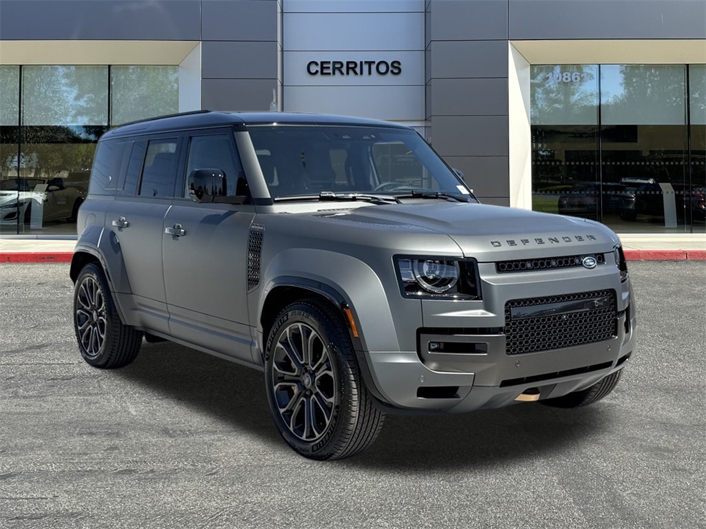 2025 Land Rover Defender 110 V8 photo 3