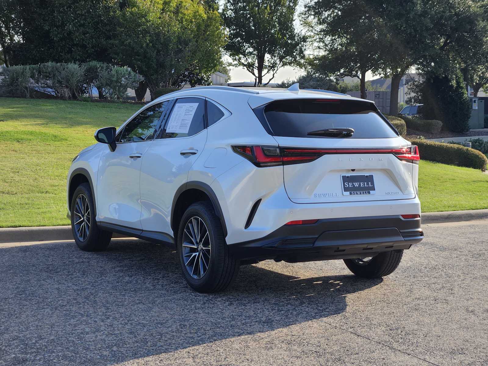 2025 Lexus NX 250 Premium photo 3