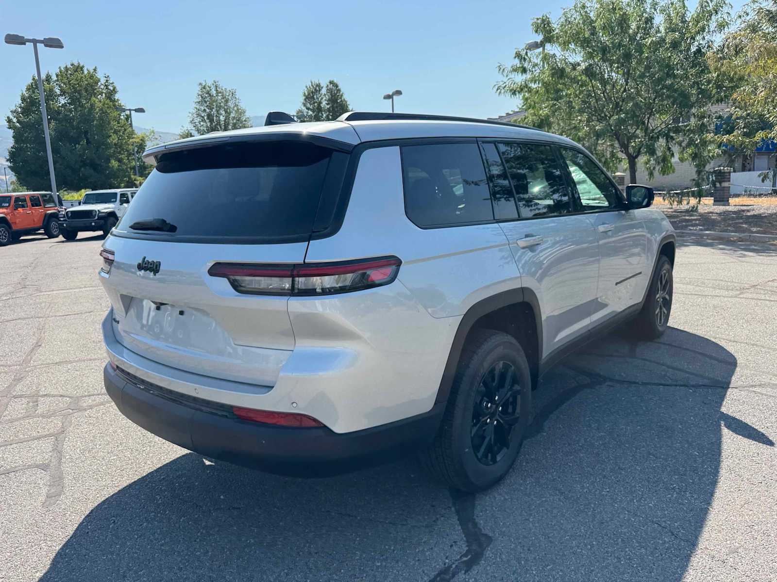 2025 Jeep Grand Cherokee Altitude X photo 3